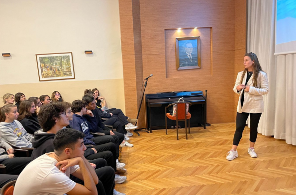 Milli Dalga Sörfçüsü ve Avukat Aleyna Hadimoğlu