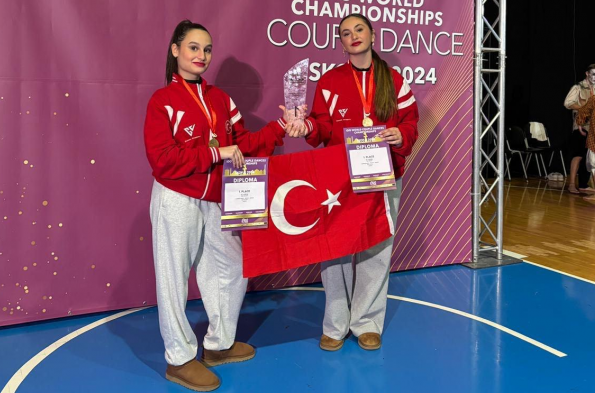 Uluslararası Dans Organizasyonu (IDO) Duru ÖZTOKAT ve Ezo ERTEMİZ