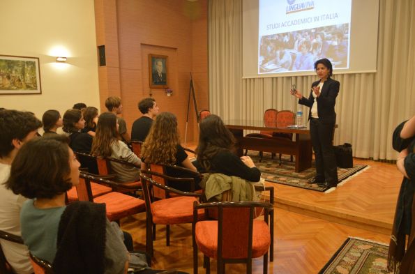 LİNGUA  VİVA  temsilcisi GİORGİA  BİCCELLİ