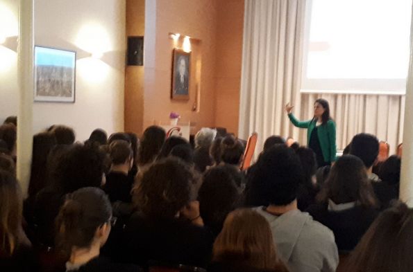 AYRIMCILIK VE KİMLİK TARTIŞMASI