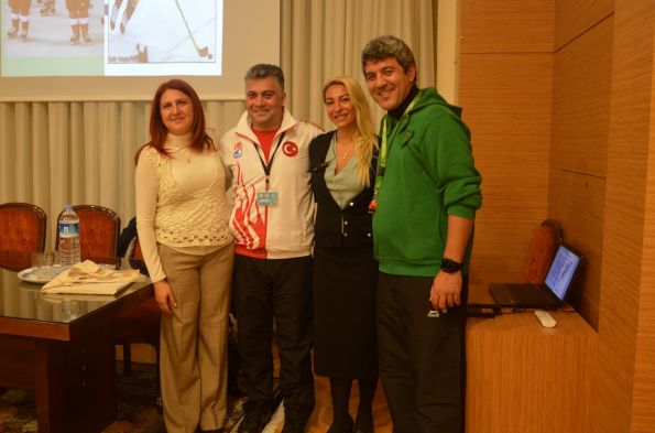 Buz Hokeyi Milli Takım antrenörü Mehmet Balkaya