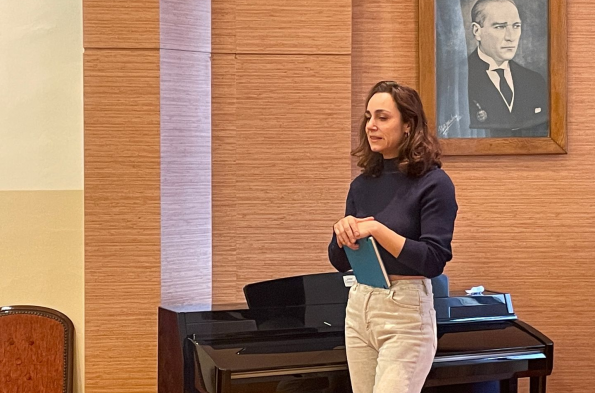 ​Okulumuzun mezunlarından Elif Uluhan