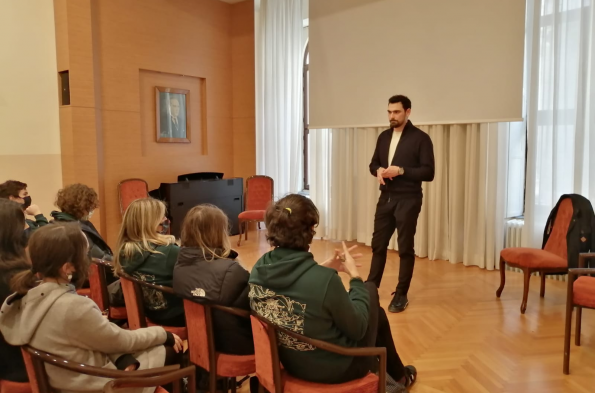 Meslekleri Tanıtma Kulübü -   Okulumuz mezunlarından Mert Belli