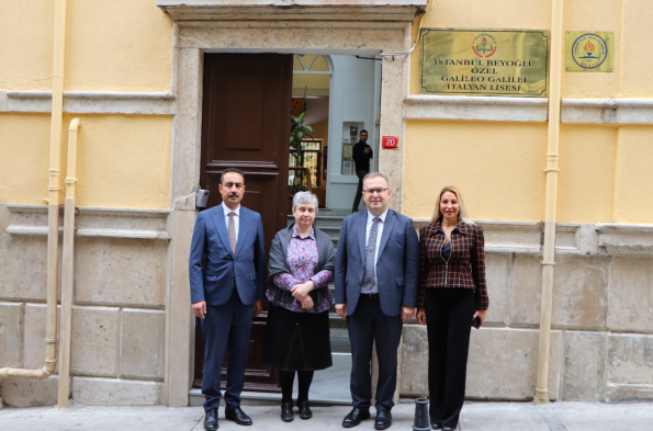 Beyoğlu Kaymakamı Sayın Mustafa DEMİRELLİ ve İlçe Milli Eğitim Müdürü Sayın Hüseyin Bağcı 